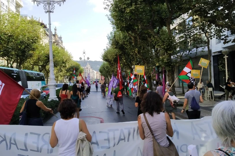 Kalea hartu dute hezkuntza arloko langileek EAEn: %65eko jarraipena izan du grebak