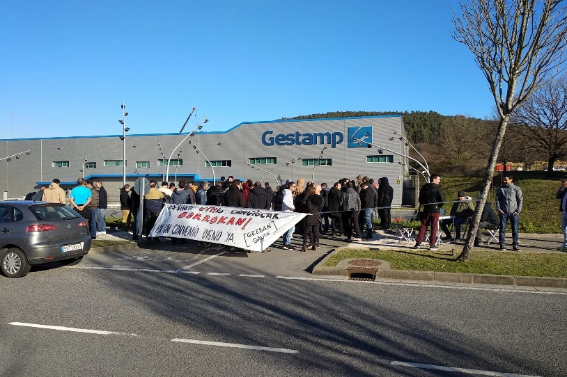 Greba mugagabea Gestampen Zamudioko bi lantegietan, enpresak itxiera iragarri ostean