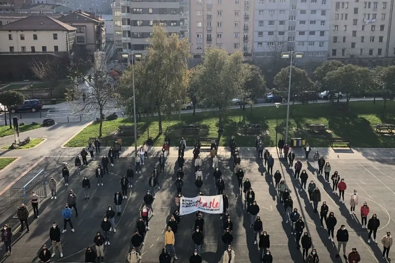 Ehunka ikaslek egin dute bat IAren deialdiekin Emakumeenganako Indarkeriaren Aurkako Nazioarteko Egunean