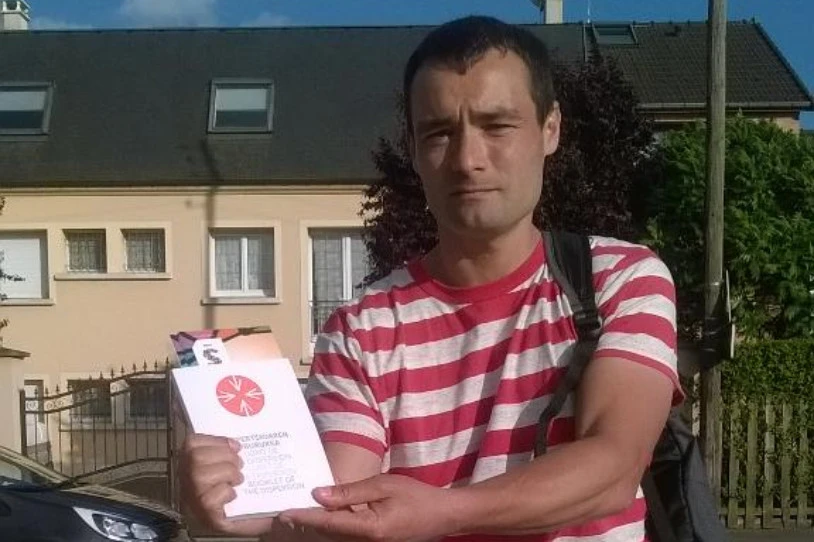 Aske utzi dute Oier Oa preso politiko ohia, Hazparneko polizia-etxean gaua igaro ondoren