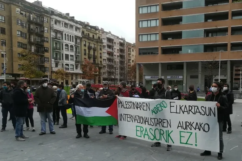 Kaxilda liburudendako auziperatuen absoluzioa eskatu eta Fadi Hassan sionista tratu txarrengatik akusatu du Fiskaltzak