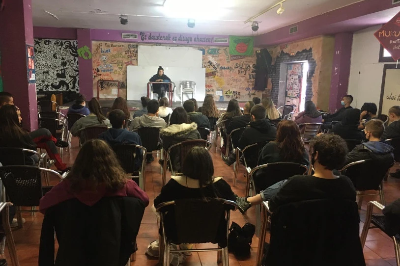 IAk abenduaren 6ko Herri Eskolen zerrenda argitaratu du