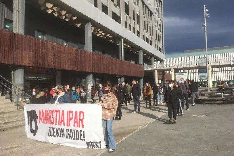 IAk hamaika elkarretaratze egin ditu ikastetxe eta campusetan, “Amnistia ipar, zuekin gaude!” lelopean