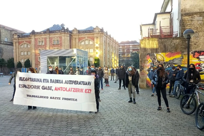 Mobilizazioak egin zituzten atzo Tolosan, Ezpala gaztetxearen aurkako epaiketa salatzeko