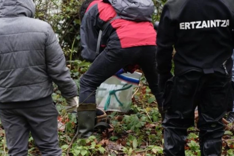 Bortizkeria arrastoak dituen emakume baten hilotza topatu dute Aizarnazabalen