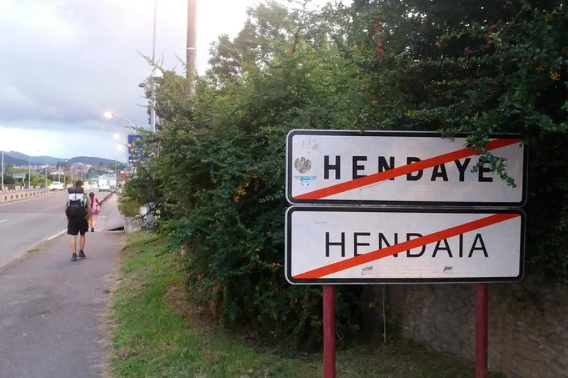 Pertsona etxegabe bat hilotz topatu dute Hendaian