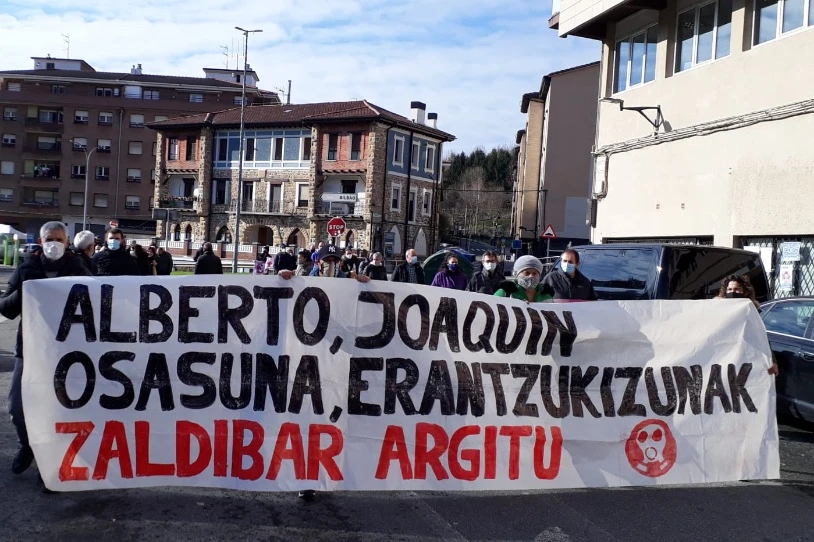 Protestak izan ziren atzo, Zaldibarko zabortegian eraildako Joaquin Beltran eta Alberto Sololuze langileen omenez