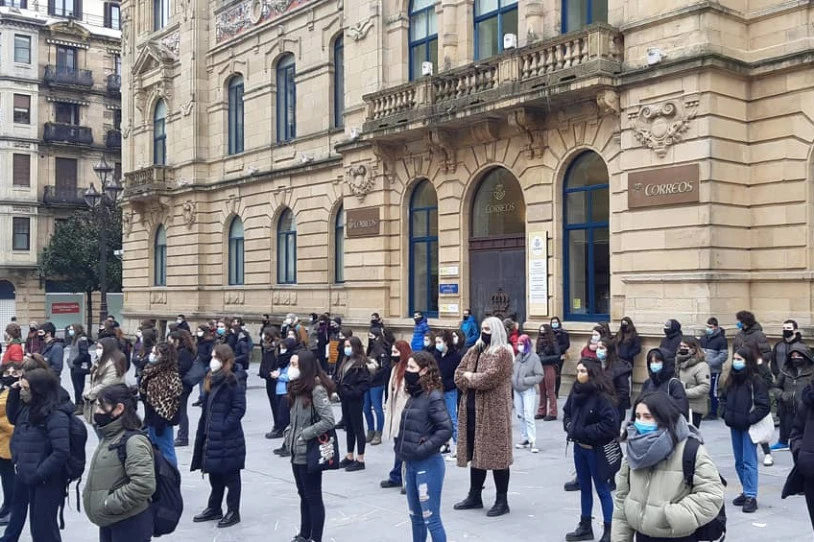 Gasteizko Itaiak protestara deitu du biharko, emakume bati bikotekide ohiak egindako erasoa salatzeko