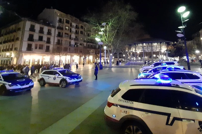 Ertzaintza Donostiako Alde Zaharreko gazteen aurka oldartu da berriz