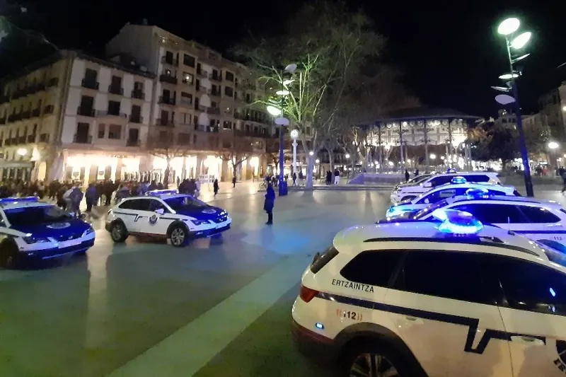 Ertzaintza Donostiako Alde Zaharreko gazteen aurka oldartu da berriz