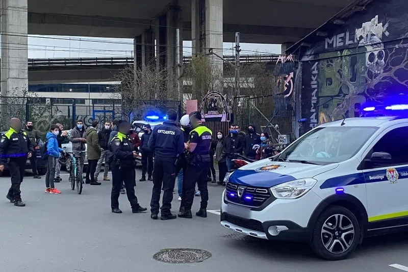 30 gazte identifikatu dituzte Beasainen, indar polizialei buruzko hitzaldi batean