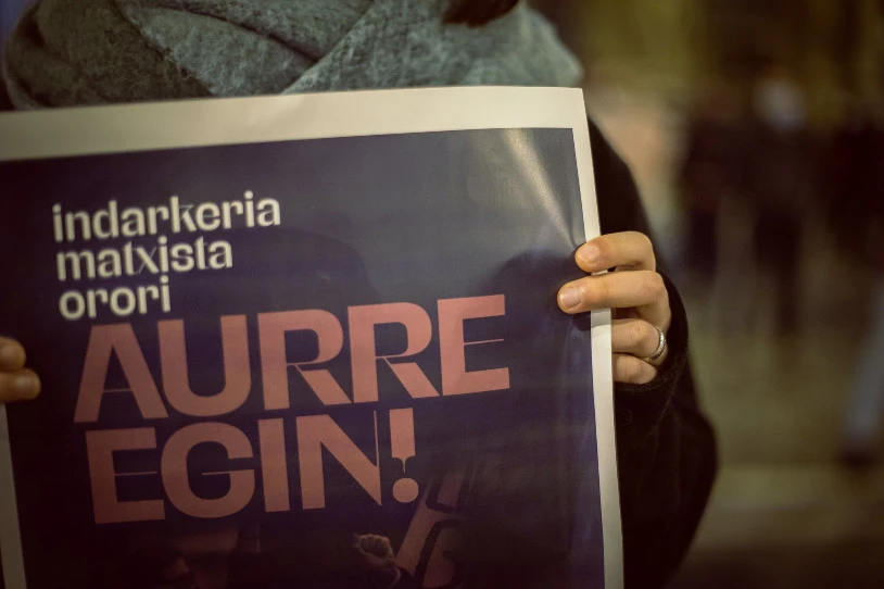 Diru truke sexu-harremanak izatea eskaini die hiru neskari gizon batek, Gasteizen
