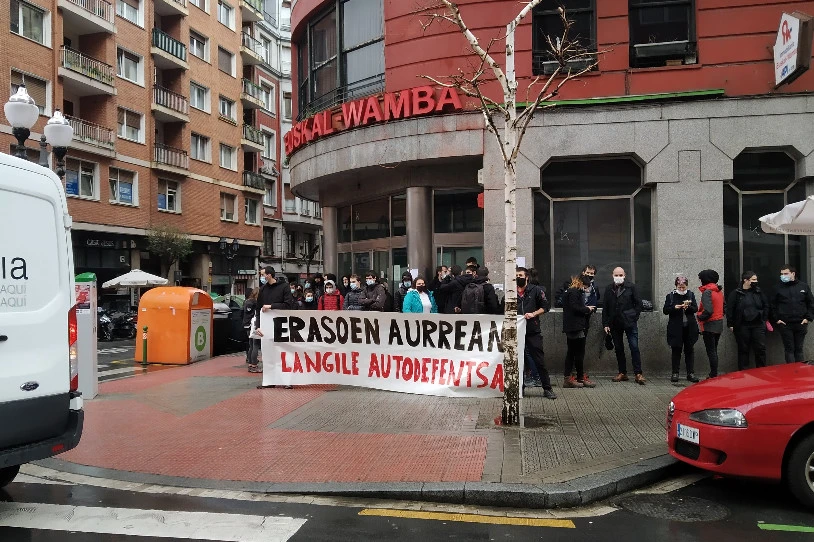 Espainiako Poliziak komisariara deklaratzera eraman ditu Bilboko LASeko lau kide