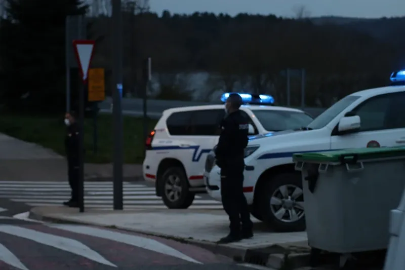 Ertzaintzak Legutioko Desjabetuon Hotelean Errakiren hitzaldi bat egitea eragotzi eta zazpi pertsona identifikatu zituen ostiralean