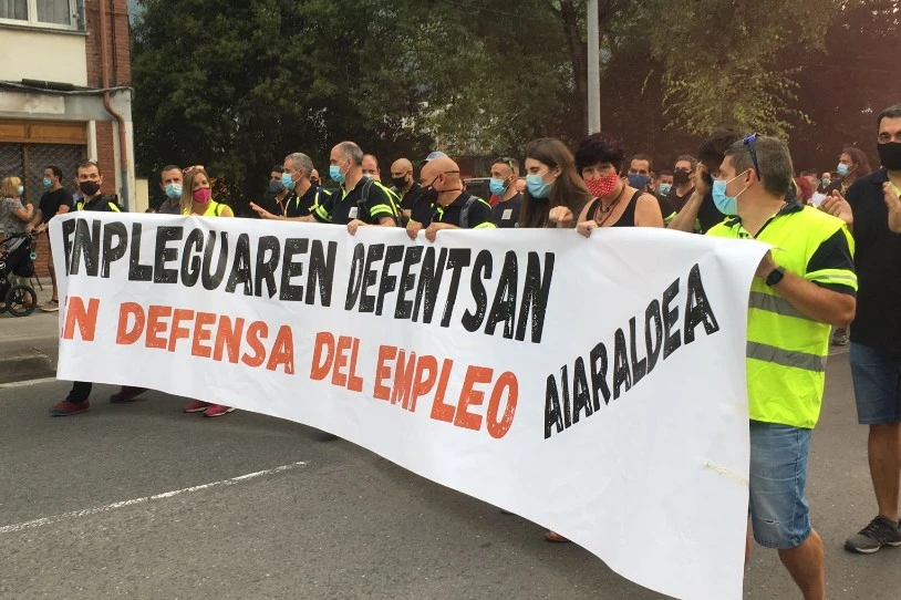 Tubacexeko langileek auzitegietara joko dute, enpresak kaleratzeekin aurrera egitea erabaki ostean