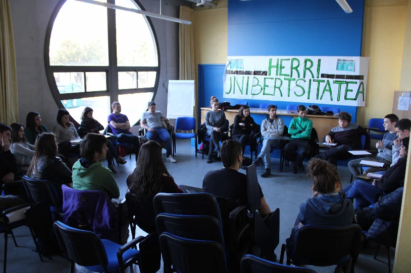 Lekuan lekuko Herri Unibertsitateen egitarauak argitaratu dituzte