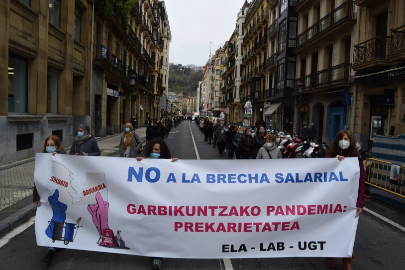 Lehen greba eguna izan dute Gipuzkoako eraikinetako eta lokaletako garbitzaileek