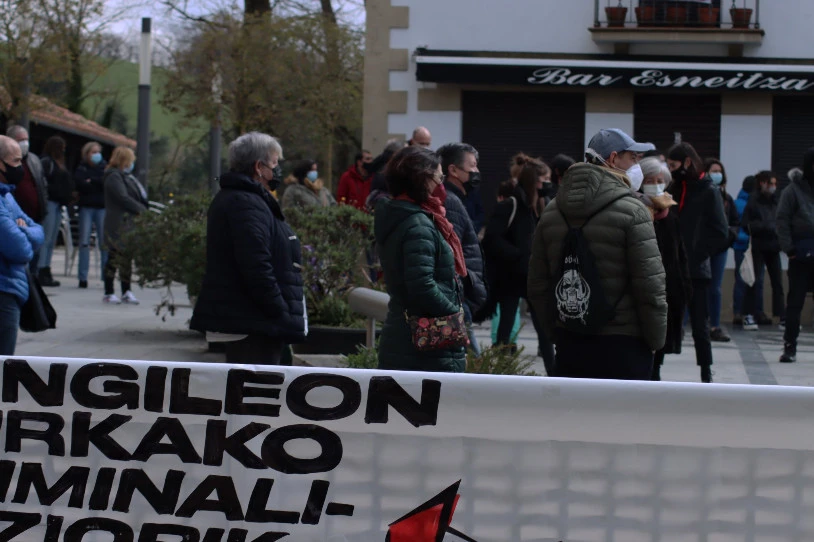 Legution 150 pertsonak salatu dituzte ostiraleko gertakariak, 'Langileon aurkako kriminalizaziorik ez!' aldarripean