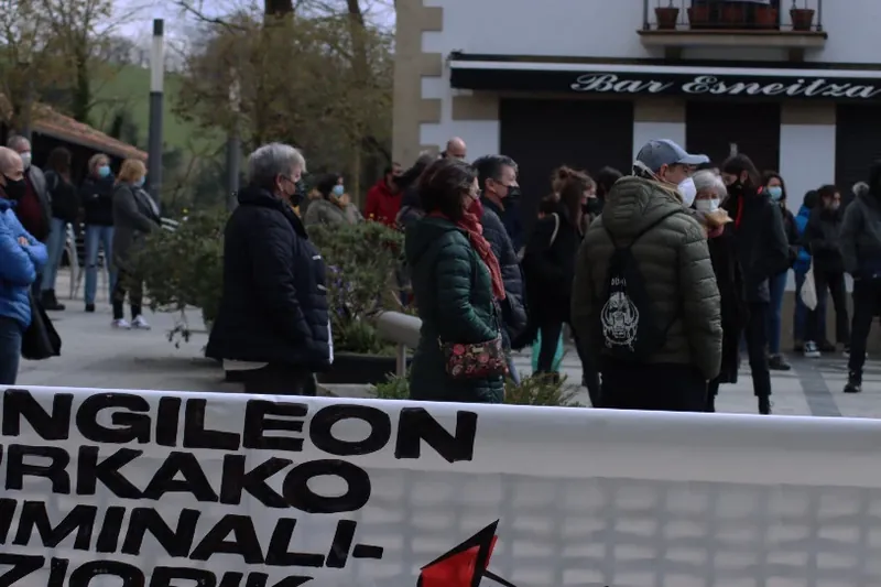 Legution 150 pertsonak salatu dituzte ostiraleko gertakariak, 'Langileon aurkako kriminalizaziorik ez!' aldarripean