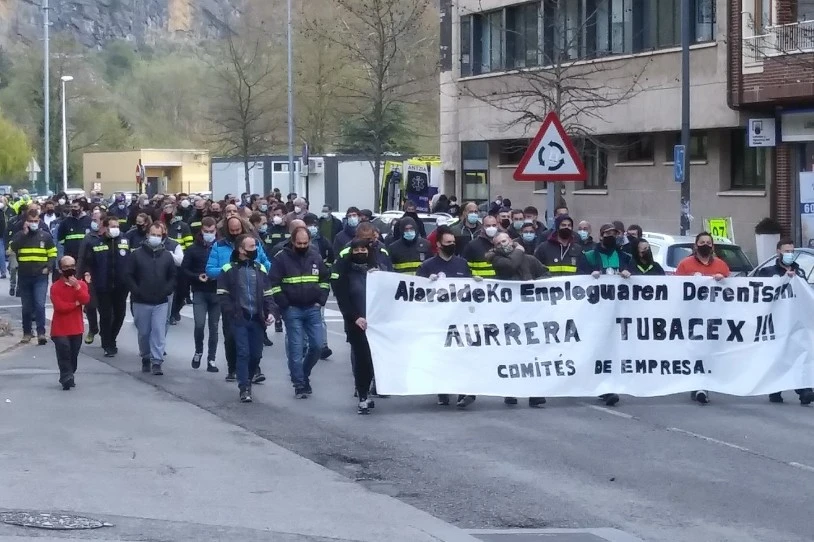 Aiaraldeko industrialguneetako langileak Tubacexeko beharginekin elkartasunez mobilizatu dira