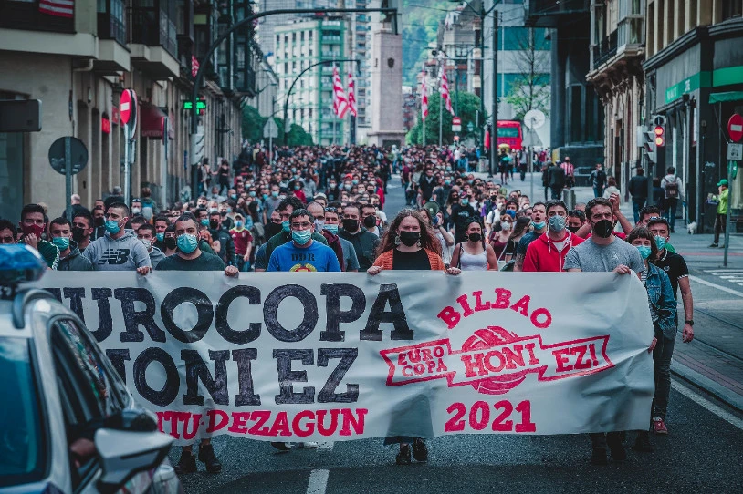 Eurocopa gelditzera deitu dute milaka pertsonak Bilbon eta Gasteizen