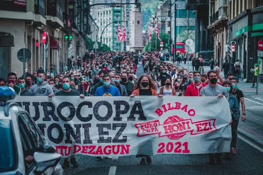 Eurocopa gelditzera deitu dute milaka pertsonak Bilbon eta Gasteizen