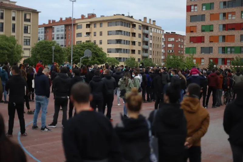 Errotxapean ehunka pertsonak salatu dituzte gaurko atxiloketak
