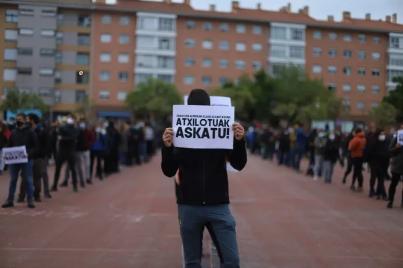 Gaur ere mobilizatzera deitu dute Errotxapean, atxilotuak aske uztea exijitzeko