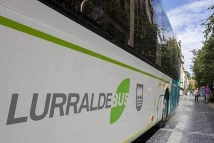 Autobus gidari bati eraso diote Debabarrenan