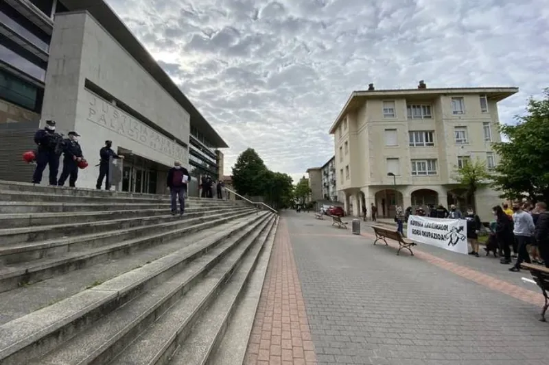 Bi gazte epaitu dituzte Getxon, Txorimalo gaztetxearen okupazioaren harira