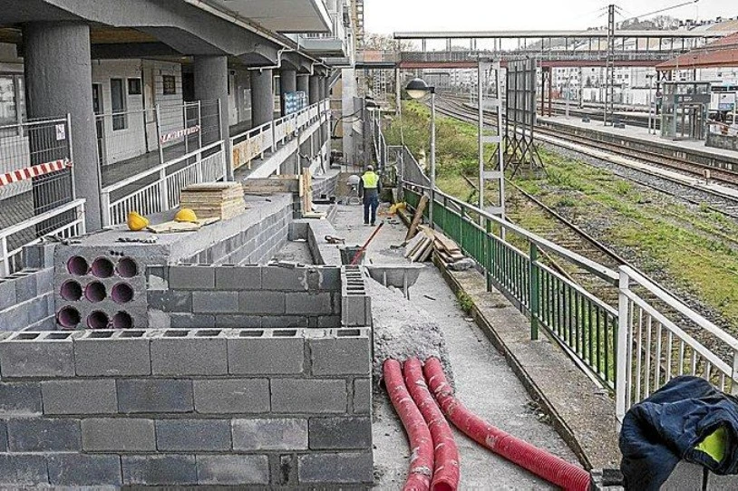 Lan-istripua izan dute bi langilek Donostian, AHTaren lanetan