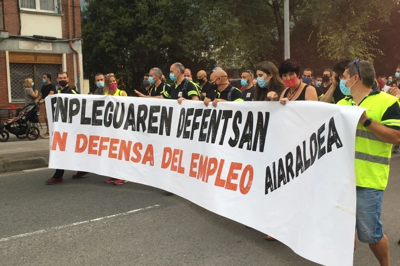 Zuzendaritzaren kaleratze planari uko egin eta greban jarraituko dute Tubacexeko langileek