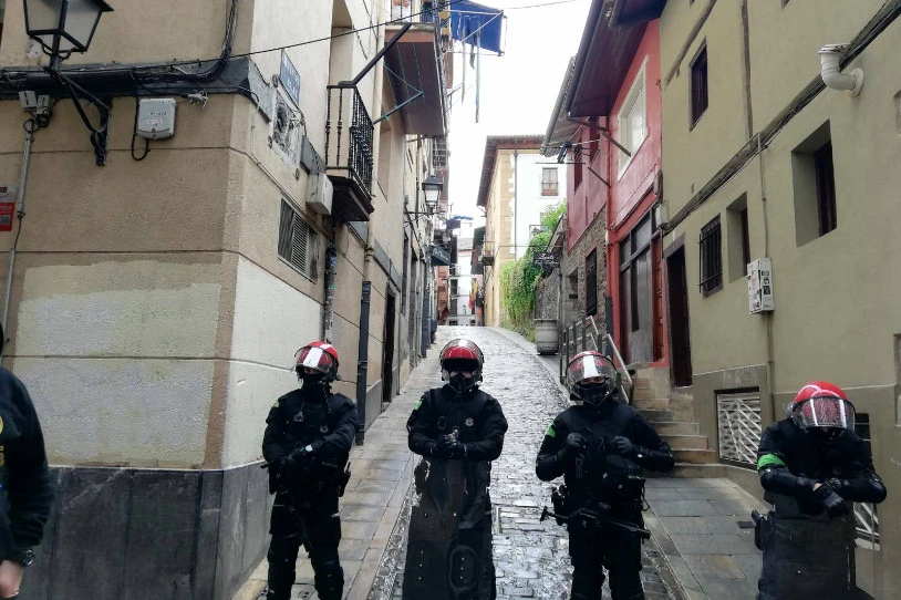 Karguekin aske utziko dituzte atzo Lekeition atxilotutako bi gazteak