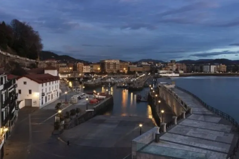 Donostian hiru pertsona atxilotu zituen Ertzaintzak larunbat gauean