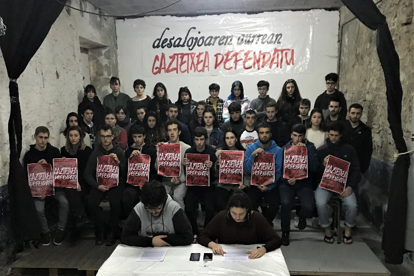 Aurre egin diote Hondarribiko Gaztetxeari ezarritako 3.994 euroko isunari