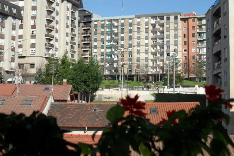 Barakaldon bi emakumeri egin diete eraso