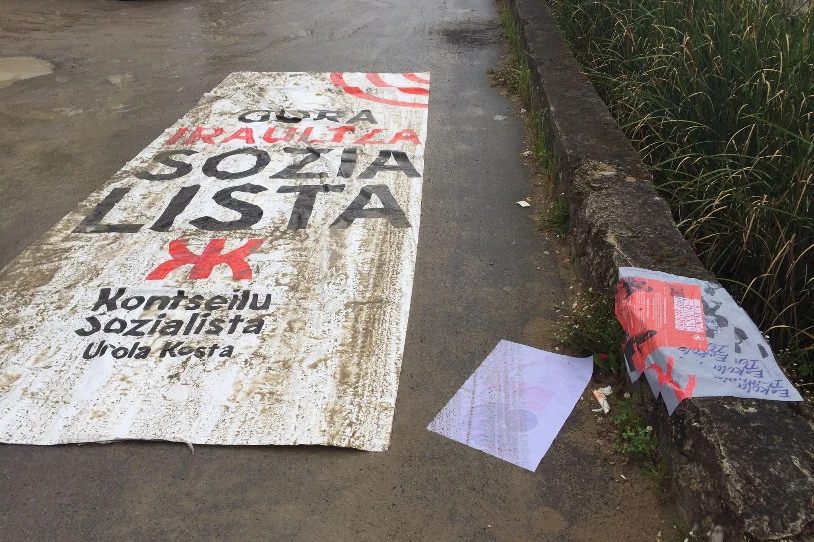 Zarauzko Putzuzulo gaztetxera sartu eta Mugimendu Sozialistaren materiala hondatu dute