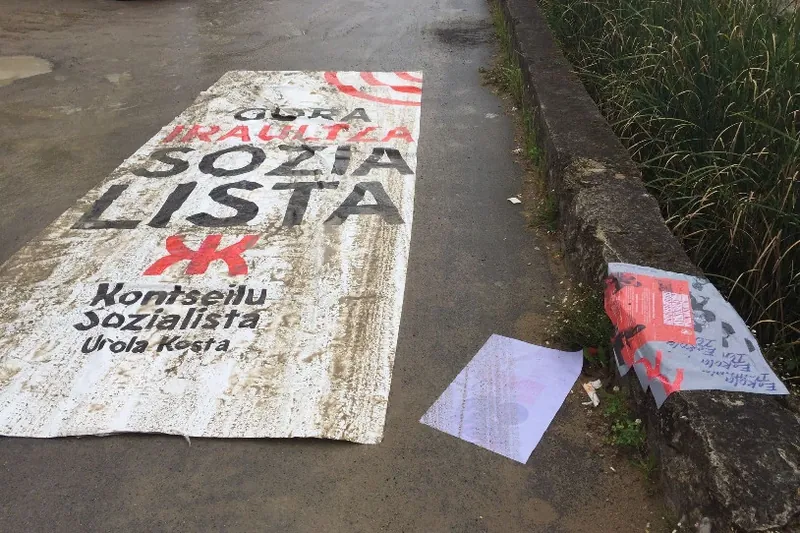 Zarauzko Putzuzulo gaztetxera sartu eta Mugimendu Sozialistaren materiala hondatu dute