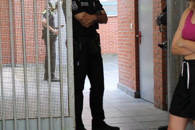 Gasteizko San Martin auzoko familia bat etxegabetu du Poliziak