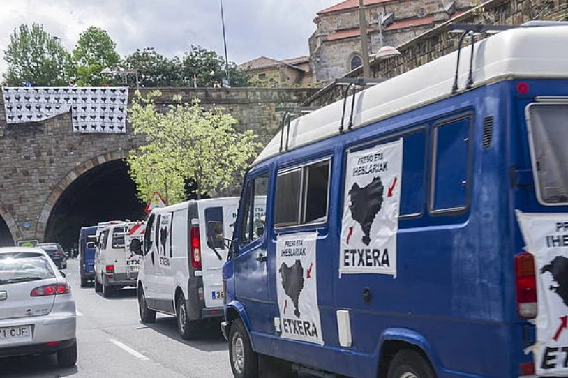 Espetxera bidean istripua izan dute Arkaitz Goikoetxea euskal preso politikoaren senideek