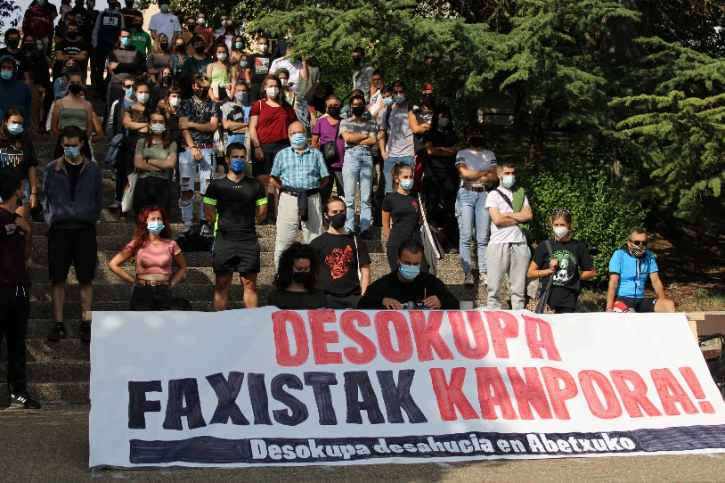 Abetxukon izandako etxegabetzea salatu eta desokupazio enpresei aurre egiteko tresnak martxan jarri dituzte Errakik eta Etxebizitza Sindikatuak