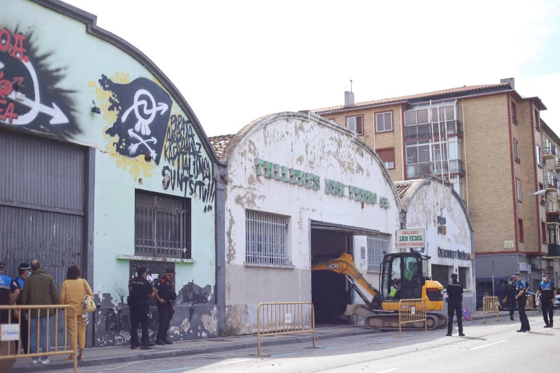 Errotxapeako Gaztetxea eraisteari ekin diote, eta gutxienez sei pertsona atxilotu dituzte protestan