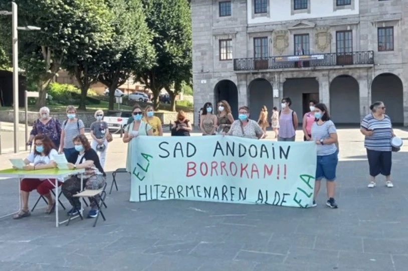 Bost eguneko grebari ekin diote Andoaingo etxez etxeko laguntza zerbitzuko langileek