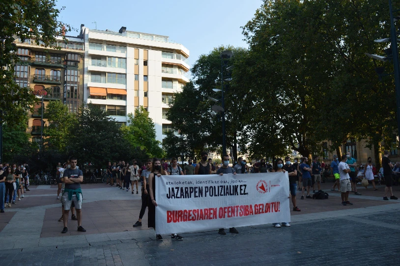 Larunbat gauean hiru gazte atxilotu zituen Ertzaintzak Donostian