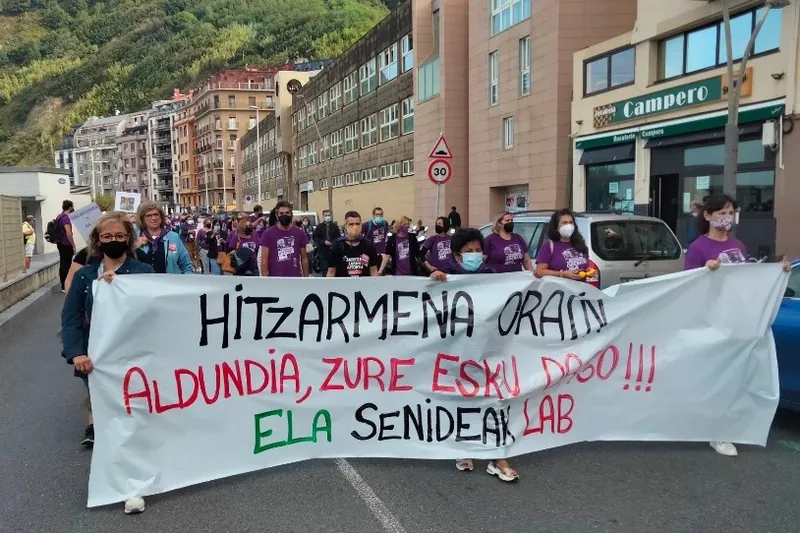 Gipuzkoako adinekoen egoitzetako langileek hiru urte bete dituzte hitzarmen berria lortzeko borrokan