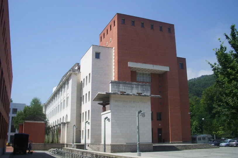 Irakasle batek hainbat ikasle erasotu ditu Ibaetako Arkitektura fakultatean, UIBk eta Arrakalak salatu dutenez