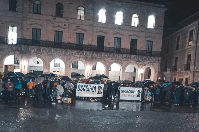 Protesta egin dute Bergaran eraiki nahi duten erraustegiaren aurka
