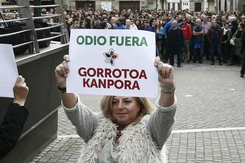 Pertsona bat atxilotu zuten ostiralean Iruñean, Coviteko Consuelo Ordoñezen aurka egitea egotzita