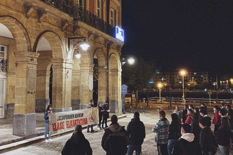Polizia-jazarpenaren aurrean klase elkartasuna aldarrikatu dute Portugaleten, GKSk deituta