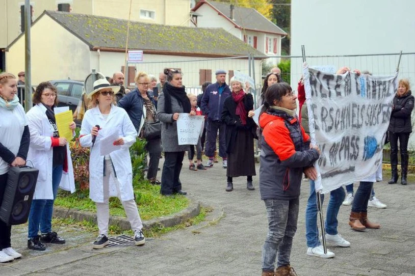 Greba egin dute Mauleko ospitalean, Covid ziurtagiria errefusatu duten zortzi langileak sustengatzeko